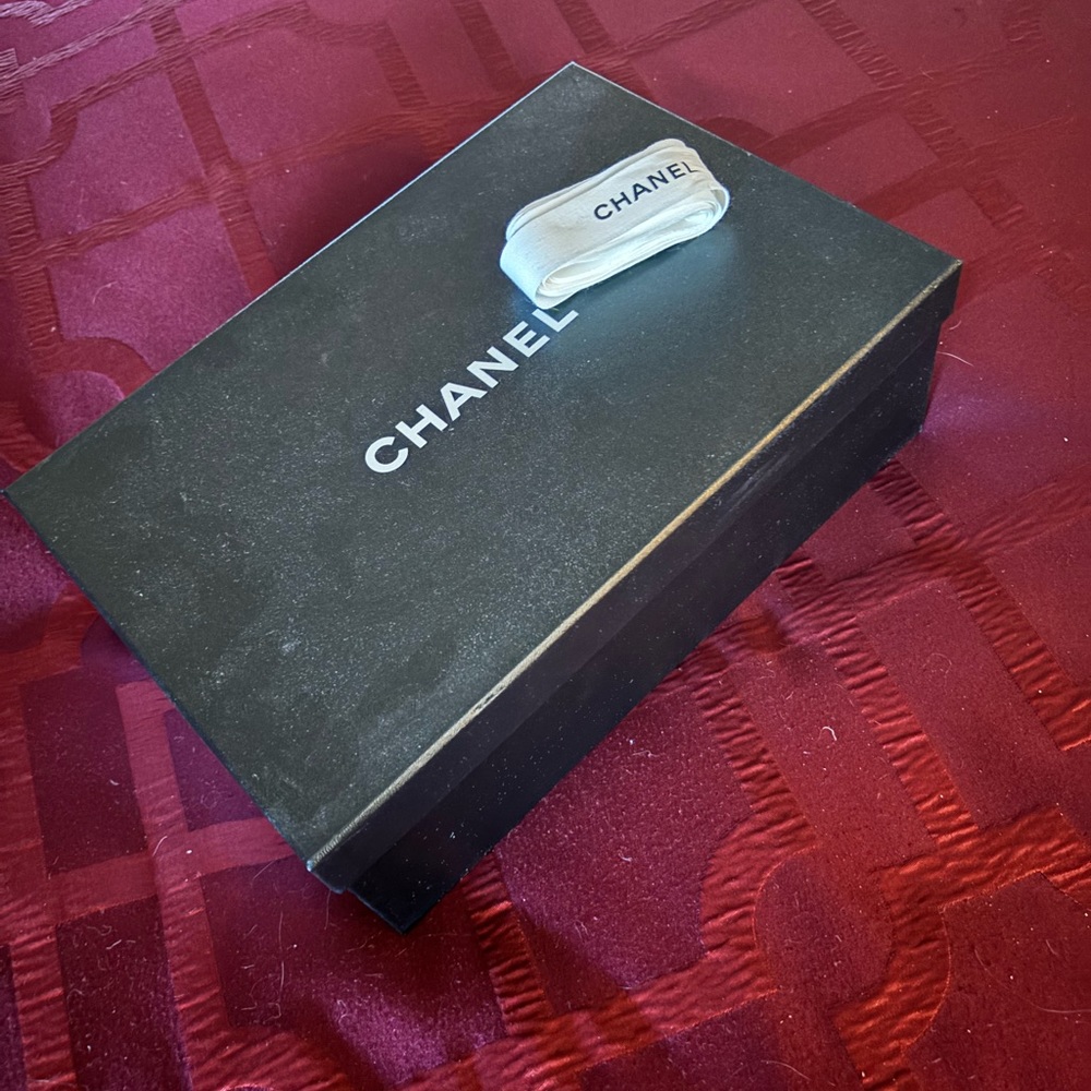 Chanel Box - Picture 3 of 3